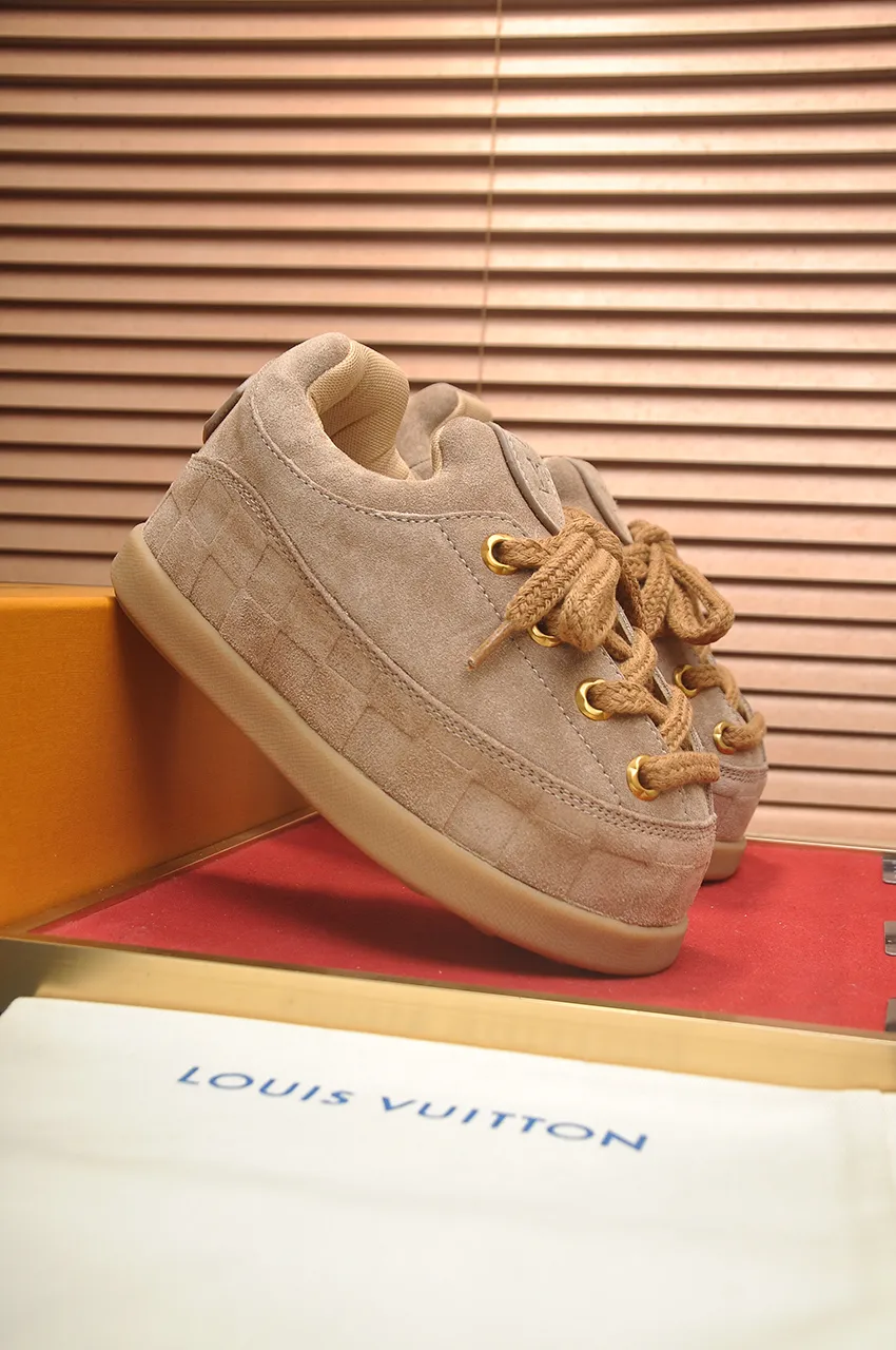 Men's men's shoes💰700💶 🔥New style🔥 LV co-branded nigo, ugly and cute😍Many Internet celebrities have put on their shoes, classic and versatile items.  ❄️Fabric: Imported high mercerized cow suede. ❄️Inner lining: high-grade elastic mesh, ❄️Outsole: original molded outsole, palm print rubber outsole with hidden L letter and Monongram flower ❄️Size: Female 35-41 (Female 41 customized), Male 39-46 (45-46 customized)